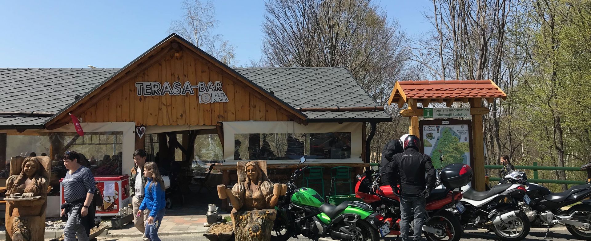 Huta Slavia Restaurant + lake (domain)