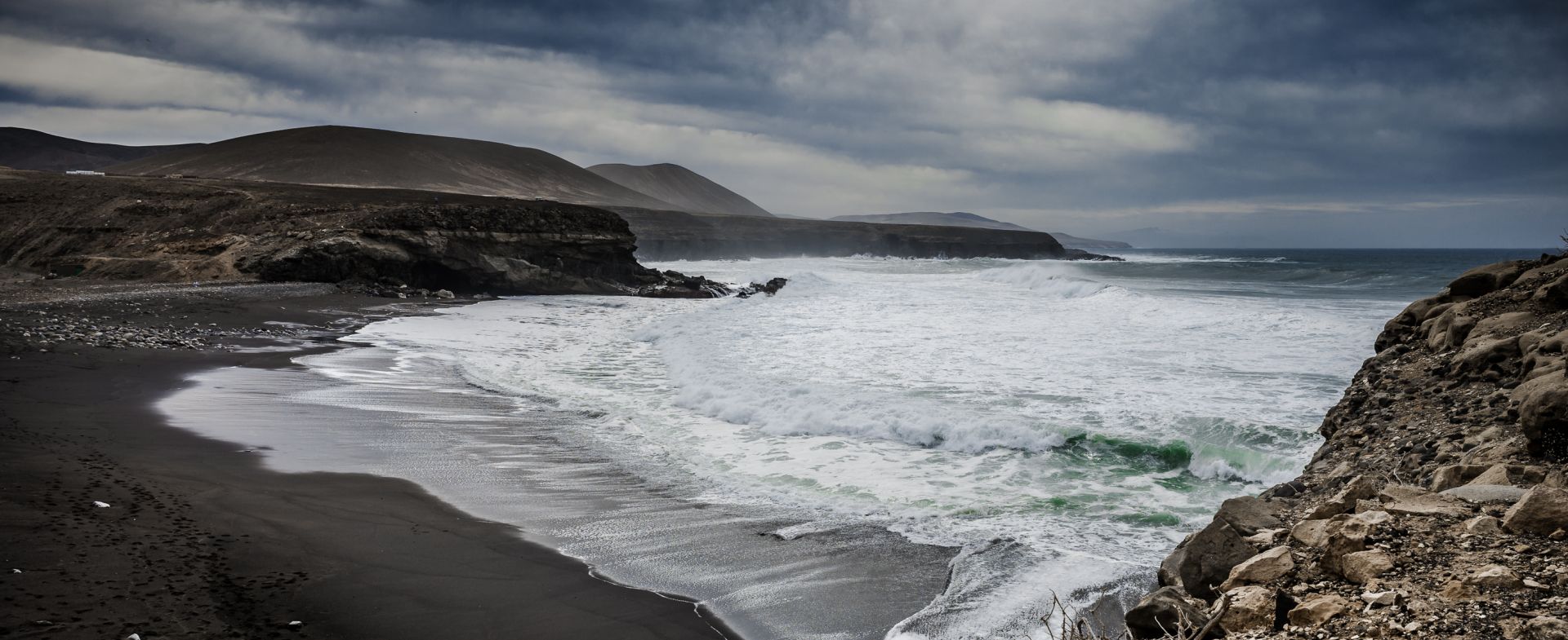Playa negra de Ajuy