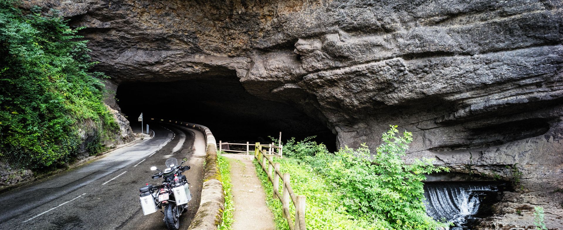 D119, through the Mas d'Azil cave