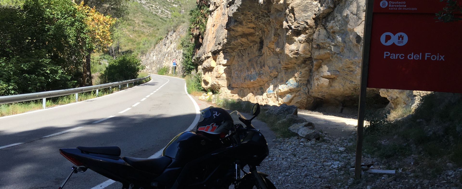 Pantà de Foix road