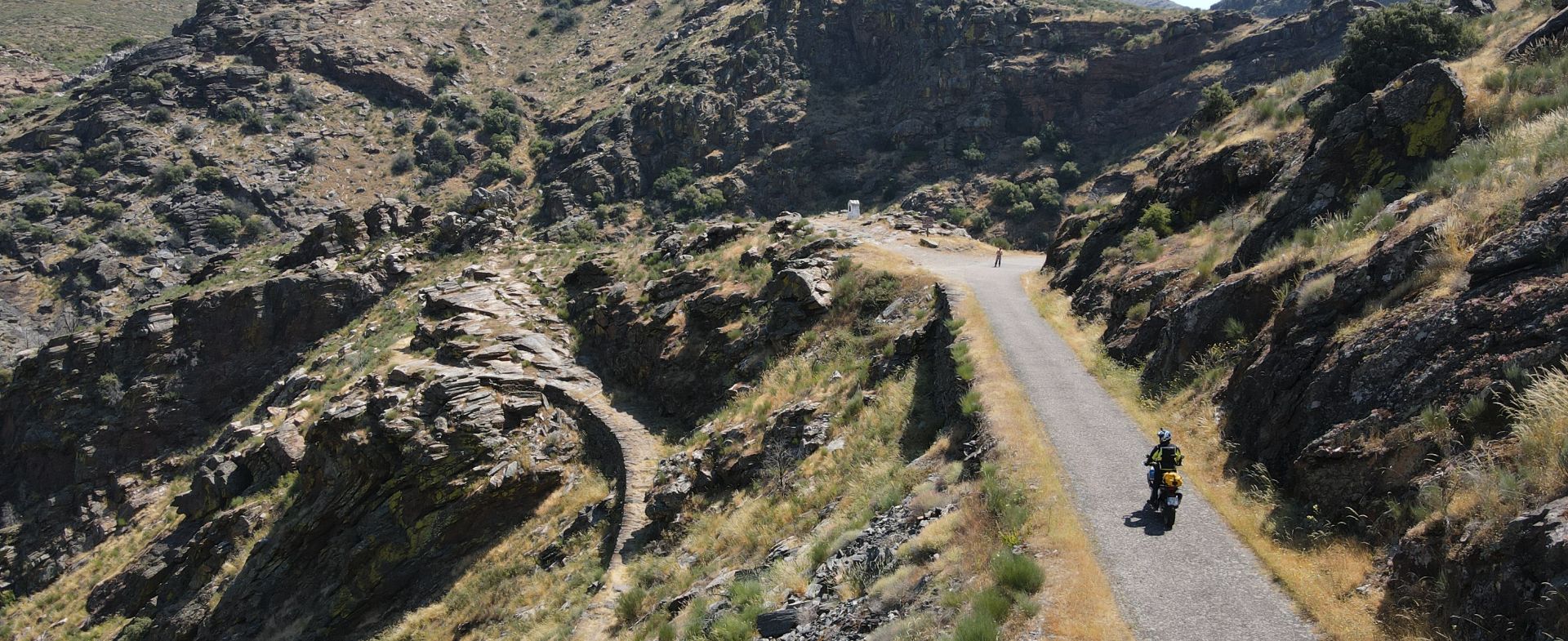  Access road to Calçada de Alpajares