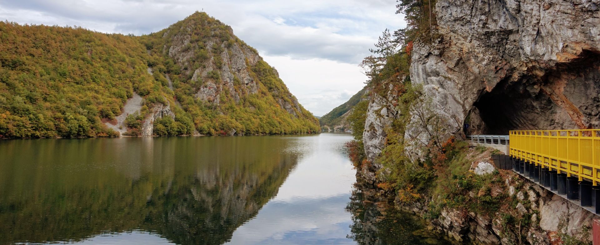Perucac lake road