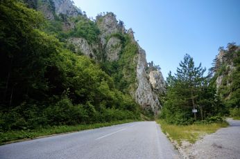 Tjentište memorial
