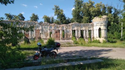 The ruins of the estate of the family of Osten-Sacken
