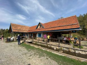 Huta Slavia Restaurant + lake (domain)