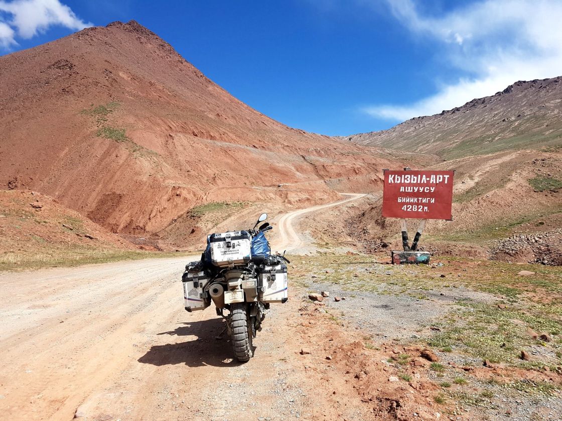 The road through the border crossing at the Kyzyl Art Pass reaches 4600m above sea level.