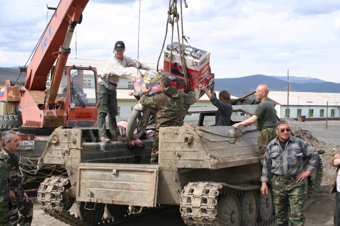 Fording bigger rivers accomplished with larger vehicles. Sjaak once even rode his R1 into the bucket of a digger