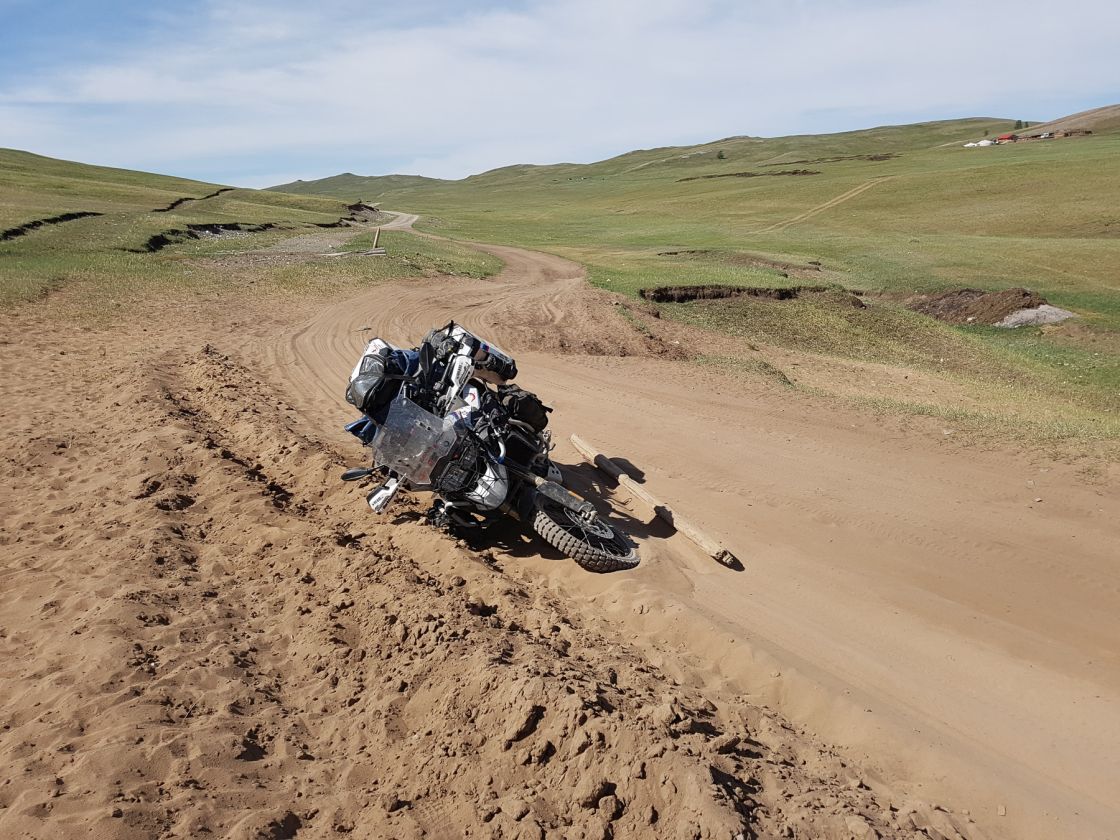 And just as I was thinking to myself  “I seriously ride this sand like a pro! ...for my own low standards” hahaha! ...I was coming up a little hill and saw a log across the road. I instantly squeezed the front brake and down we went: “Bloody hell who put that log there?!”  It took about 20 minutes to pick Chillie up, I had to take all the luggage off and of course record it all – and that normally takes some time ;) 
