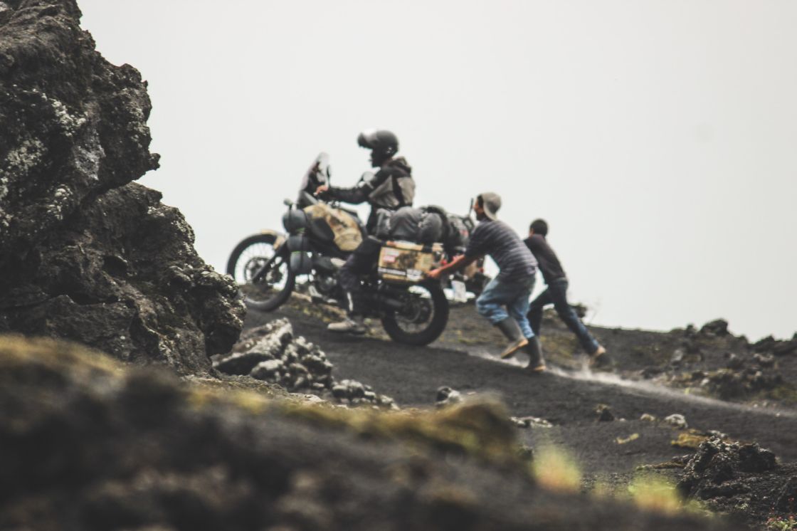 Traveling on a motorcycle: 14 tips by Around Gaia #7 Know the limits of your fuel reserves