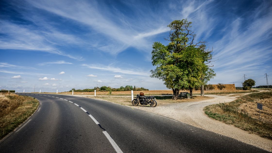 Motul roads to Cheste: Paris - Valencia