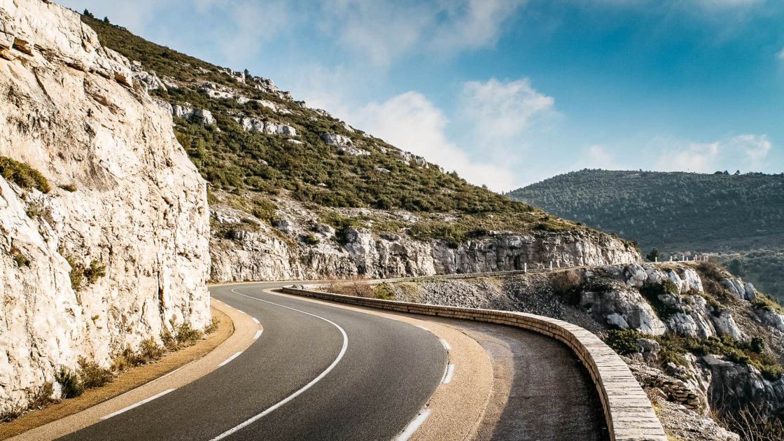 This winding coastal route will keep speeds down, but provides a perfect test for the Battlecruise H50's impressive grip and light steering
