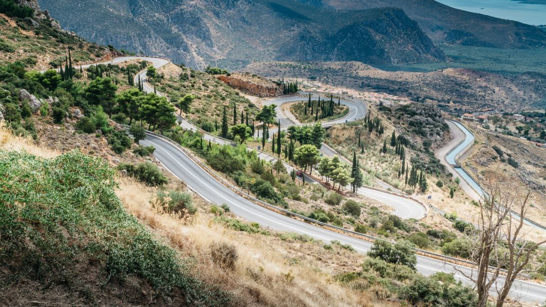 The road between Delfi and Karampatseika looks like a roller coaster 