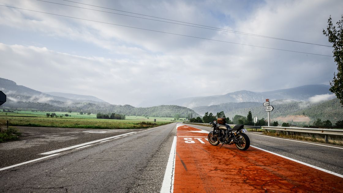 Motul roads to Cheste: Paris - Valencia