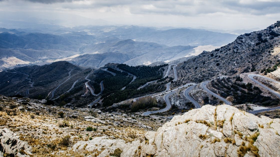 Looks like the Alps but with climate from south of Spain.....