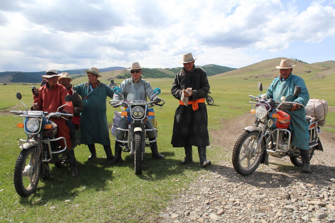 Mongolian-riders.jpg?itok=hqEnEv51
