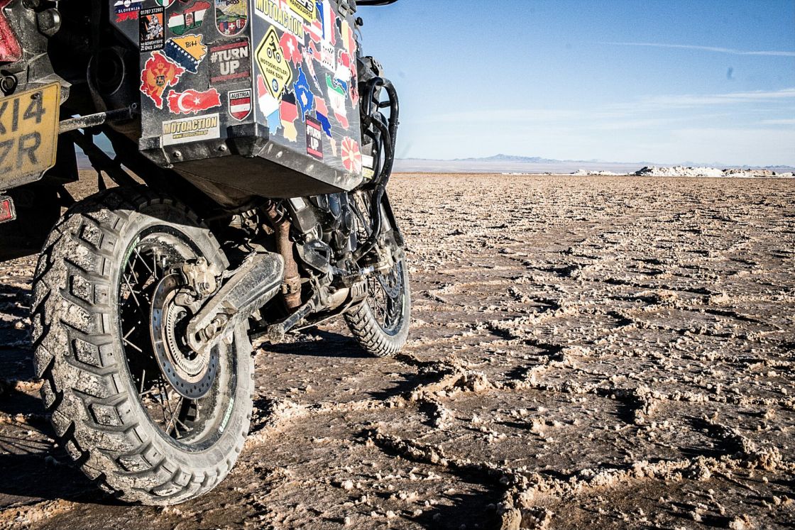 After escaping the grip of the ever changing sand dunes of Varzaneh, I entered the Salt Lake, where I spent the afternoon sleeping. Those sand dunes really made me tired!