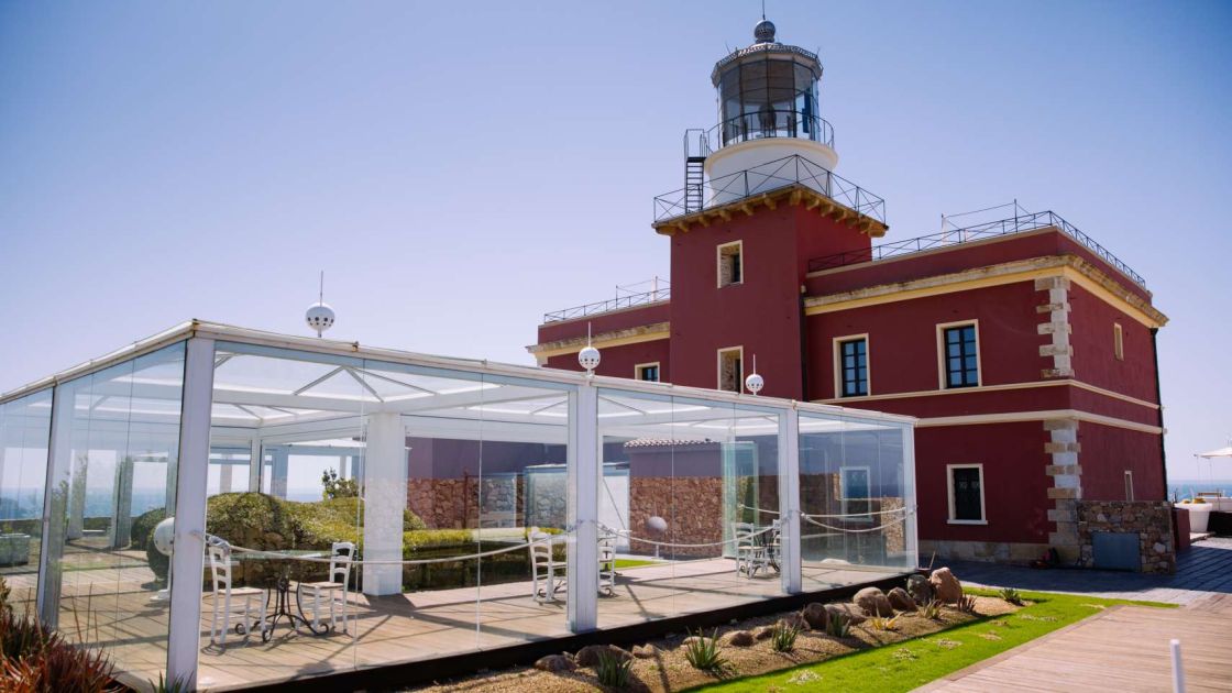 The Faro Capo-Spartivento: a very exclusive hotel in southern Sardinia. Six rooms set in a renovated lighthouse