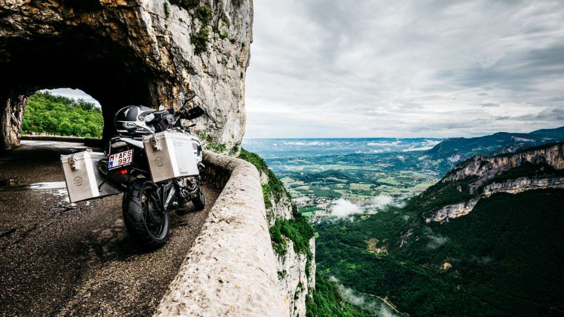 Top ten scenic roads, D76