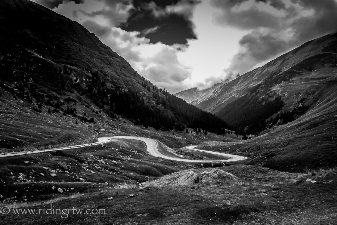Romania: Transalpina - Transfăgărășan Loop