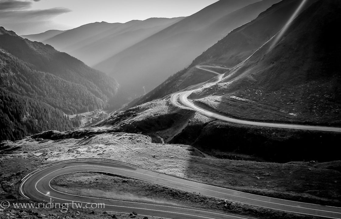Romania: Transalpina - Transfăgărășan Loop