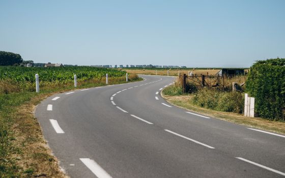 The road heading to the Mont St-Michel!