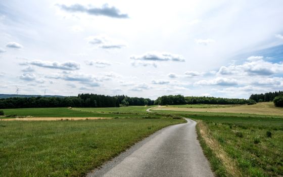 Near the end of the ride, the road winds through the fields one last time to take you to Ouren