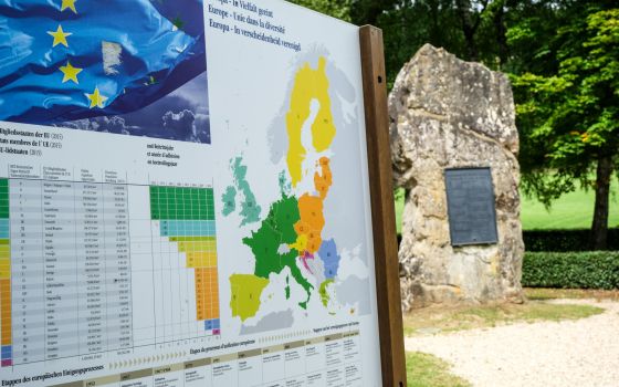 The 3-country point of Belgium, Germany and Luxembourg, with the European monument 