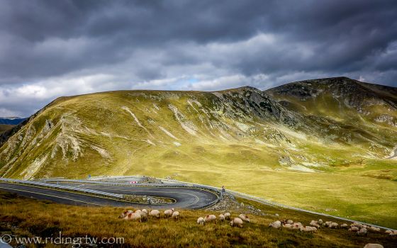 Romania: Transalpina - Transfăgărășan Loop