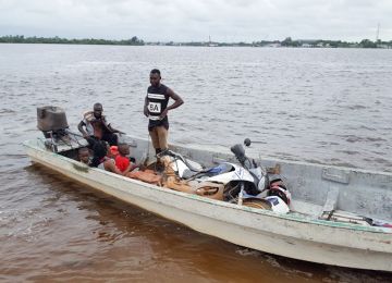Congo - crossing the Congo river