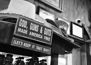 The Texan version of “Live, Laugh, Love”.